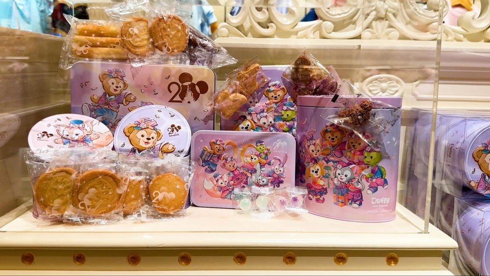 香港ディズニーランド・リゾート20周年の初日へ! お菓子 缶詰