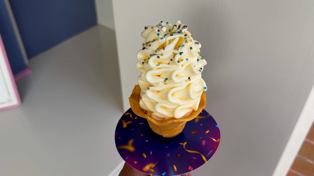 香港ディズニーランド・リゾート20周年の初日へ! ソフトクリーム