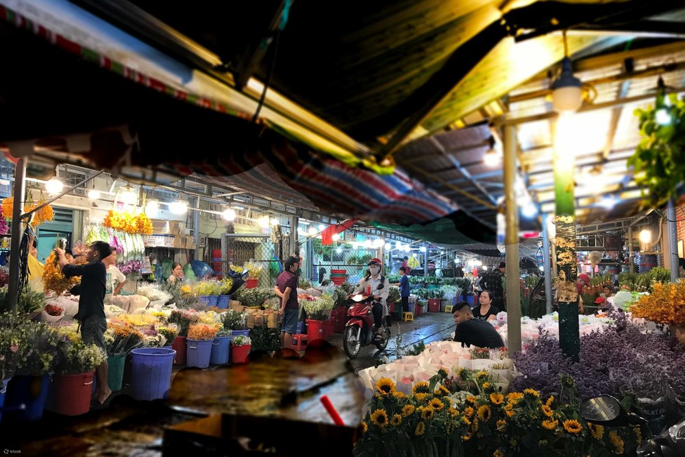 Ho Thi Ky Flower Market at night