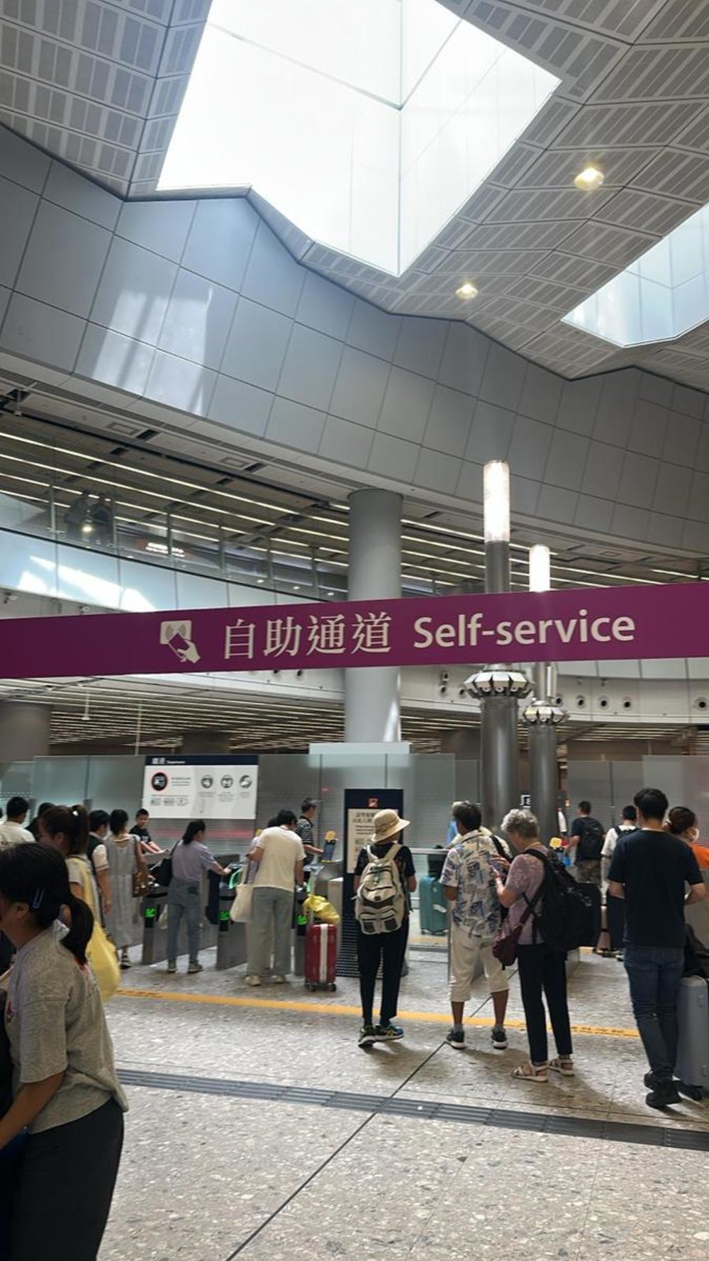 中国高速鉄道 CRH 予約方法　改札口