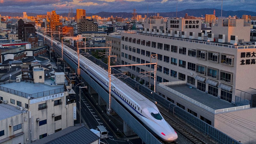 Board the Shinkansen to get to Kyoto from Tokyo in a jiffy