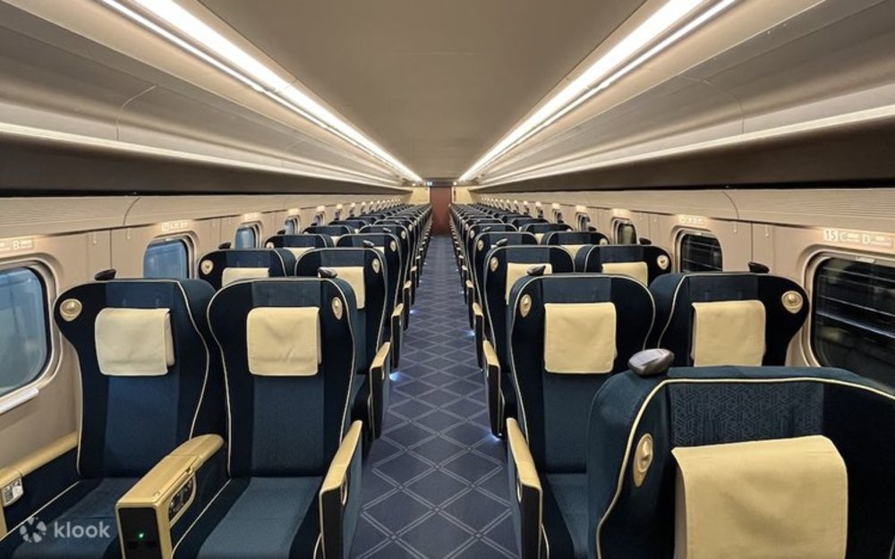 JR East Train’s green car seats