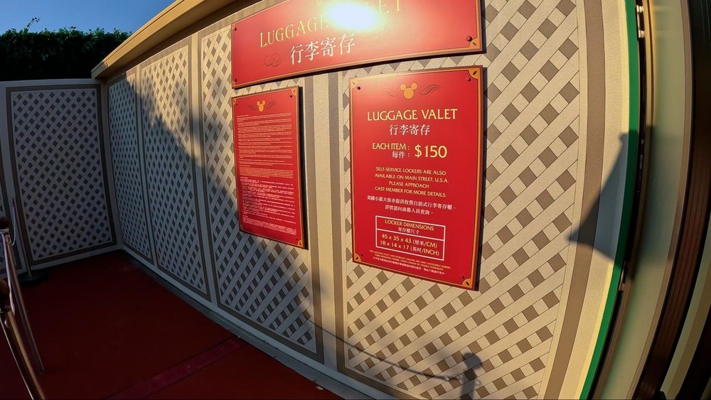 2025年最新の香港ディズニーランドに関するQ&A！　有料でスーツケースを150HKDで預けられる施設　パーク外