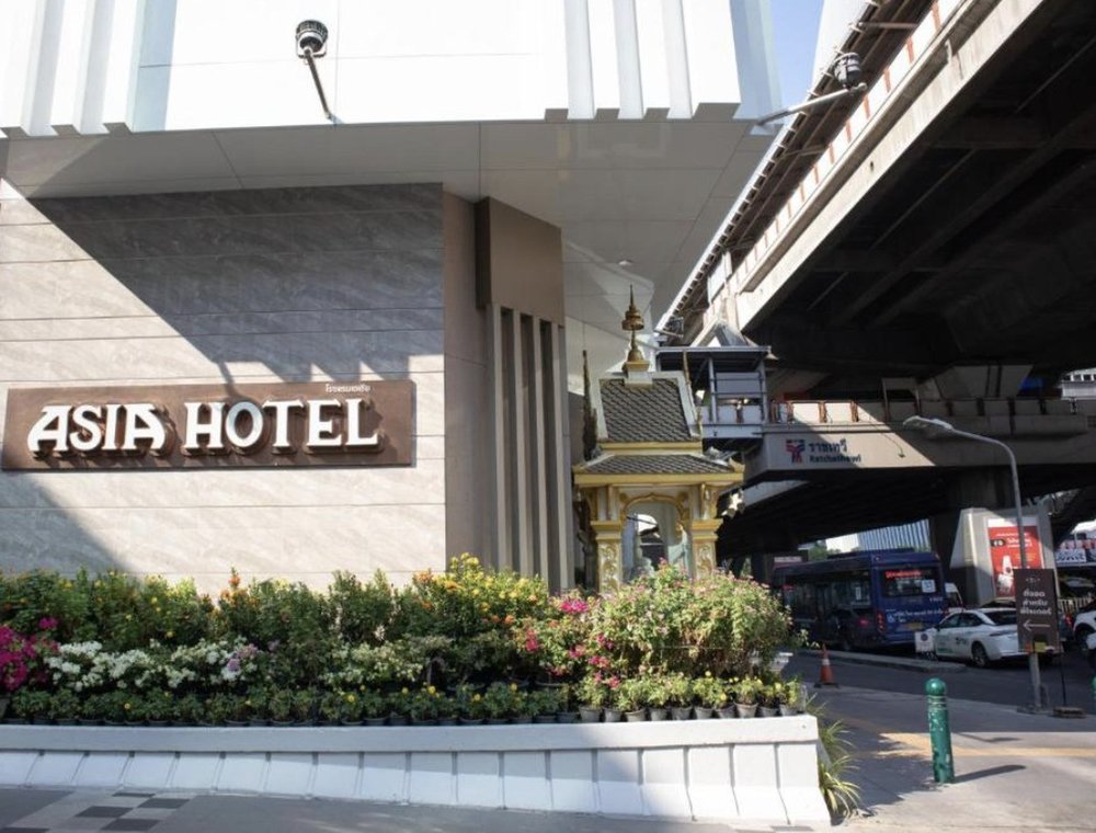 Asia Hotel Bangkok exterior beside Ratchathewi BTS station skywalk