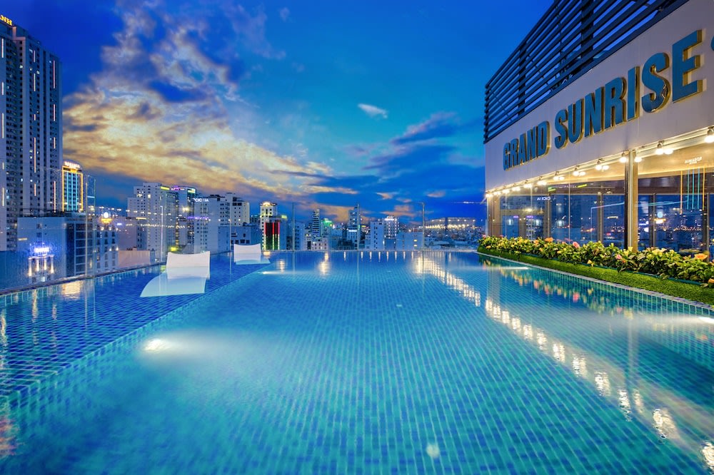 The infinity pool at Grand Sunrise Boutique Hotel