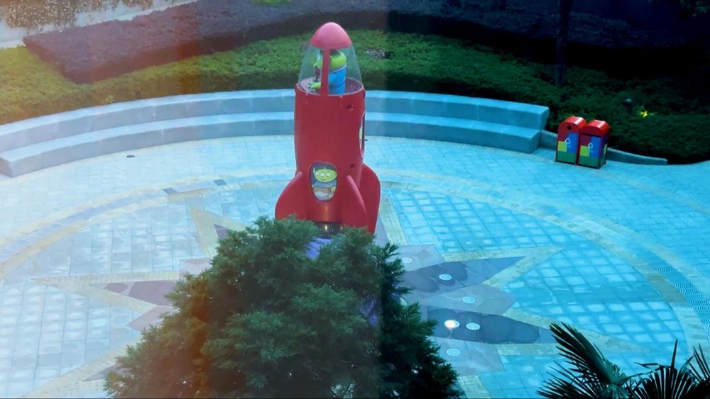 2025年最新!上海ディズニーリゾートのトイ・ストーリーホテル リトルグリーンメンの像