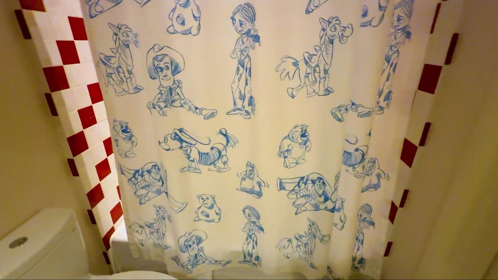 2025年最新!上海ディズニーリゾートのトイ・ストーリーホテル お部屋 シャワーカーテン