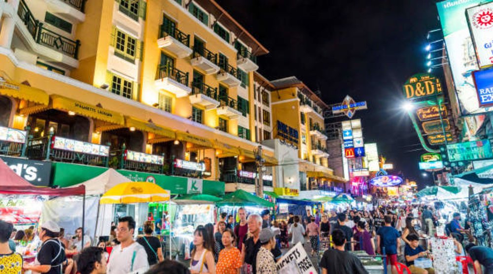 The busy streets of Khao San at night