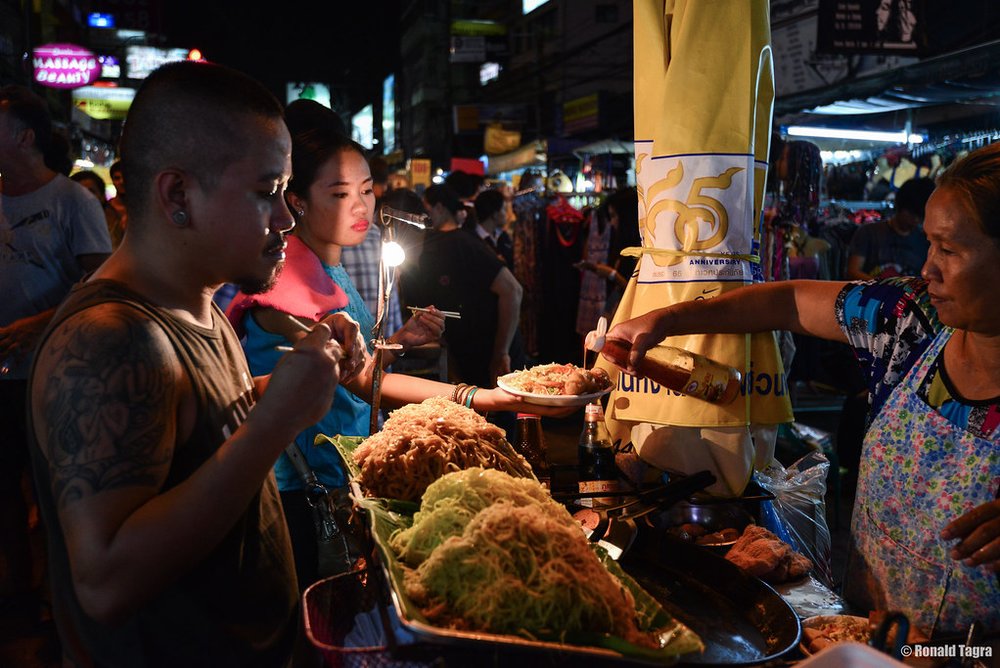 Pad Thai Vendor / Photo Credits: Ronald Tagr on Flickr