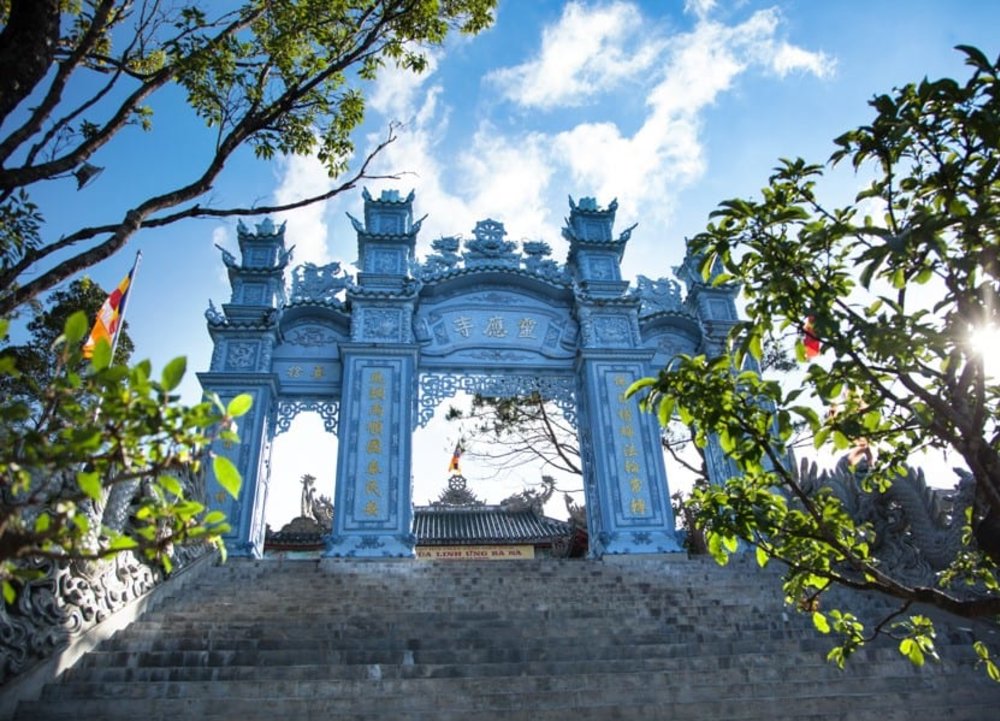 Tản Bộ Giữa Không Gian Thanh Tịnh