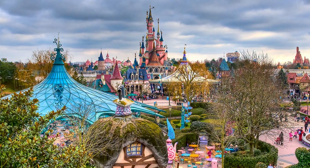 Fantasyland – Thế Giới Cổ Tích Trong Mơ