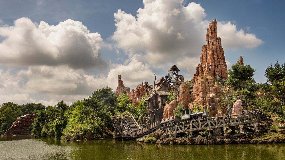  Frontierland – Miền Tây Hoang Dã Hào Hứng