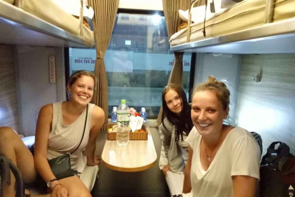 Trải Nghiệm Tàu Đêm Đi Lào Cai: Cần Chuẩn Bị Những Gì?