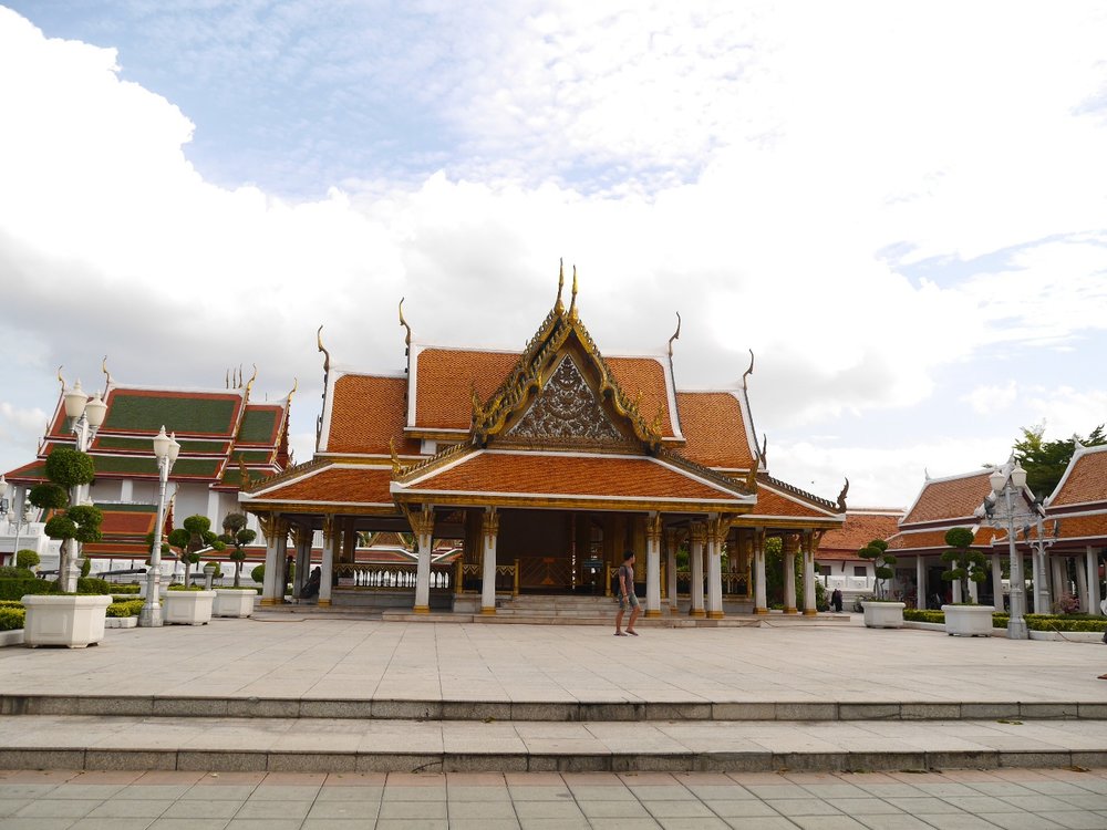 Temple buildings of Wat Saket with golden roofs and a spacious open courtyard
