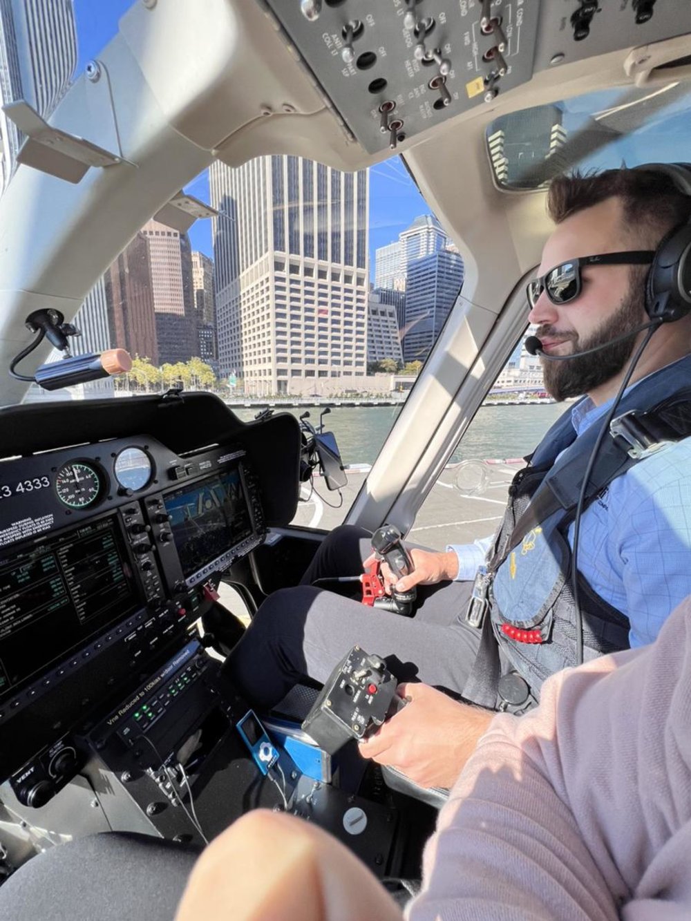  Inside the helicopter with a professional pilot