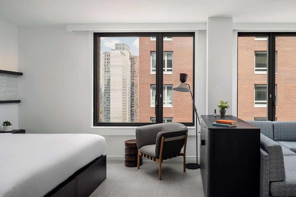Arlo Midtown’s sleek and brightly lit rooms