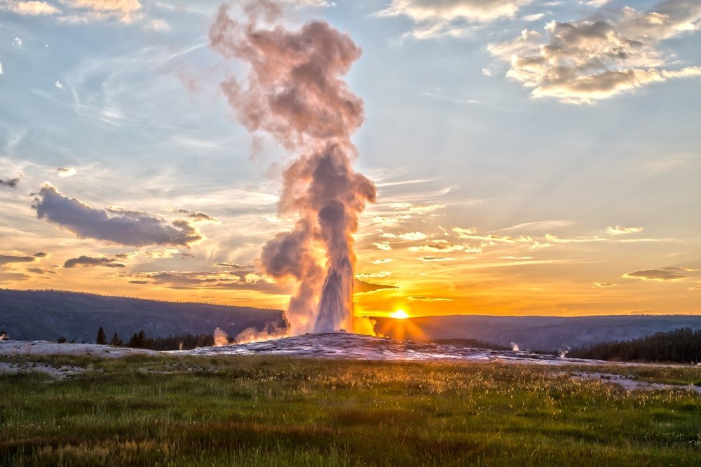 Old Faithful Geyser – Biểu Tượng Của Yellowstone