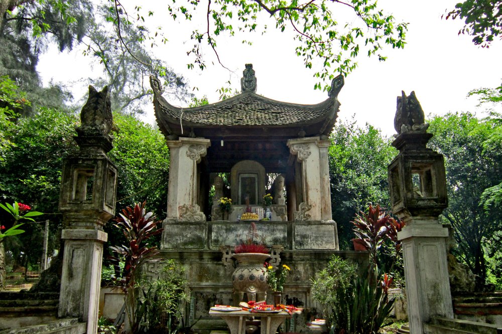 Tận Hưởng Không Gian Bình Yên Nơi Đền Và Lăng Ngô Quyền 