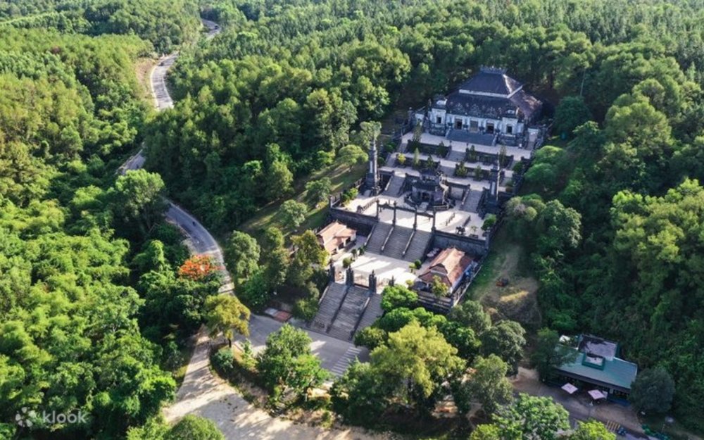 Lăng Vua Khải Định Ở Huế