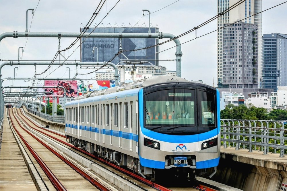 Vì Sao Nên Đi Suối Tiên Bằng Tàu Điện Metro?