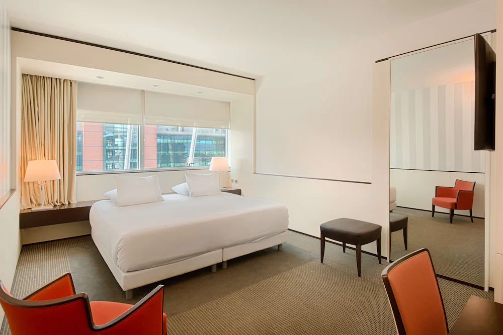 One of NH Venezia’s trendy rooms with nice marina views