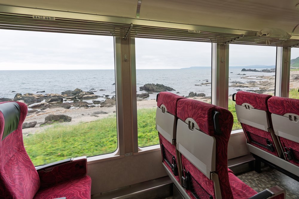 รถไฟโกโนะไลน์เลียบชายฝั่งทะเลญี่ปุ่นพร้อมวิวทะเล