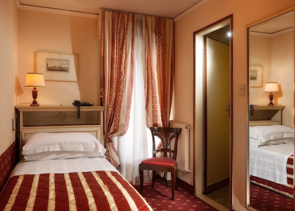 Cozy and classic hotel decor at Hotel Cavalletto