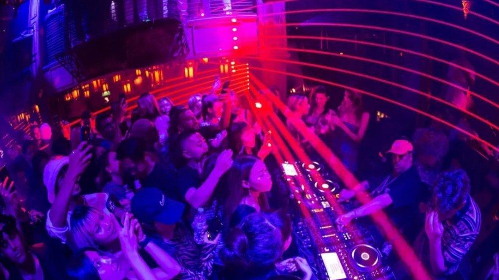 people partying at sing sing theatre, bangkok