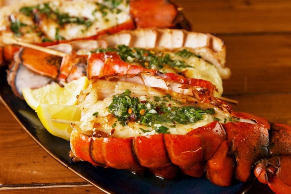 Grilled Lobster - Tôm Hùm Nướng Bơ Tỏi Trên Biển