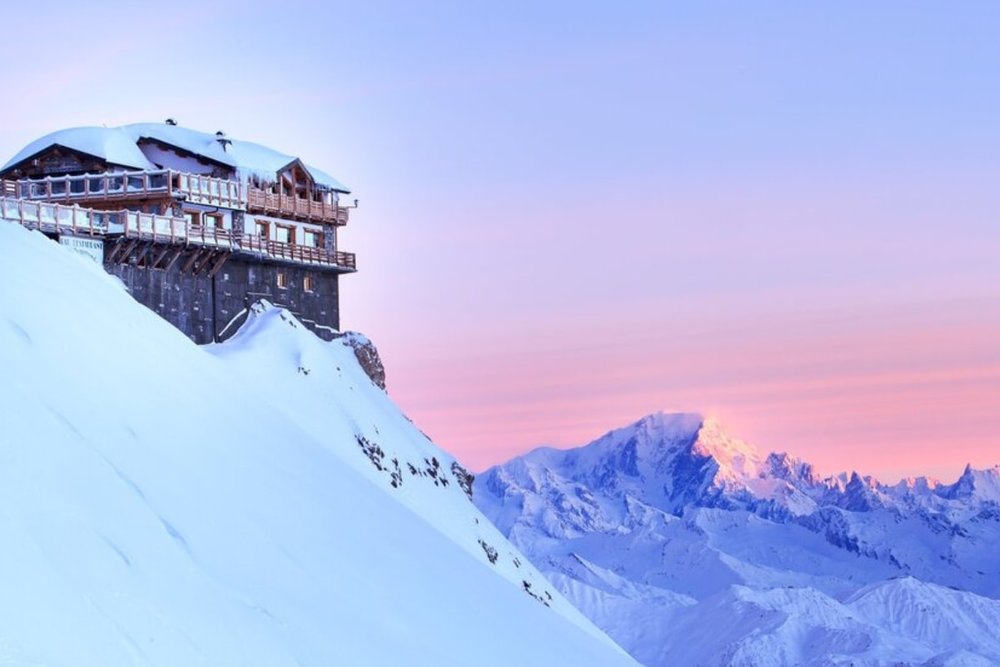 Tận Hưởng Khoảnh Khắc Hoàng Hôn Trên Tuyết