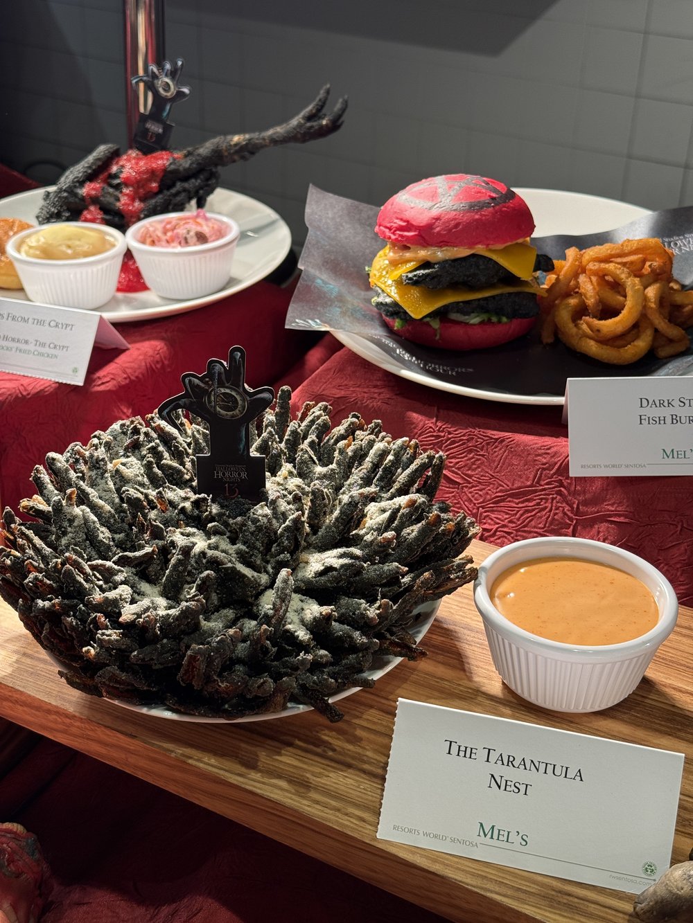 Halloween Horror Nights 13 at Universal Studios Singapore - The Tarantula Nest at Mel's