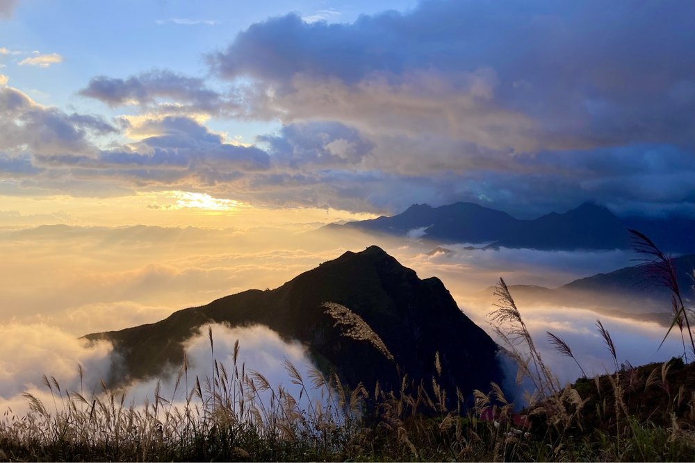 Leo Núi Lantau Peak - Ngắm Bình Minh Tuyệt Đẹp