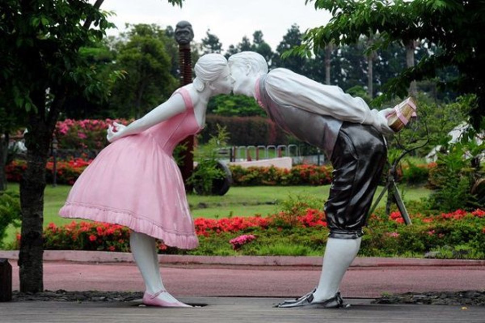 Ghé Thăm Công Viên Tình Yêu Loveland Độc Đáo