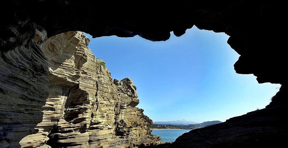 Chinh Phục Núi Lửa Sanbangsan và Ngắm Cảnh Từ Trên Cao