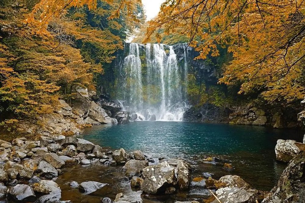 Ngắm Nhìn "Đầm Nước Của Thần Linh" - Thác Cheonjeyeon
