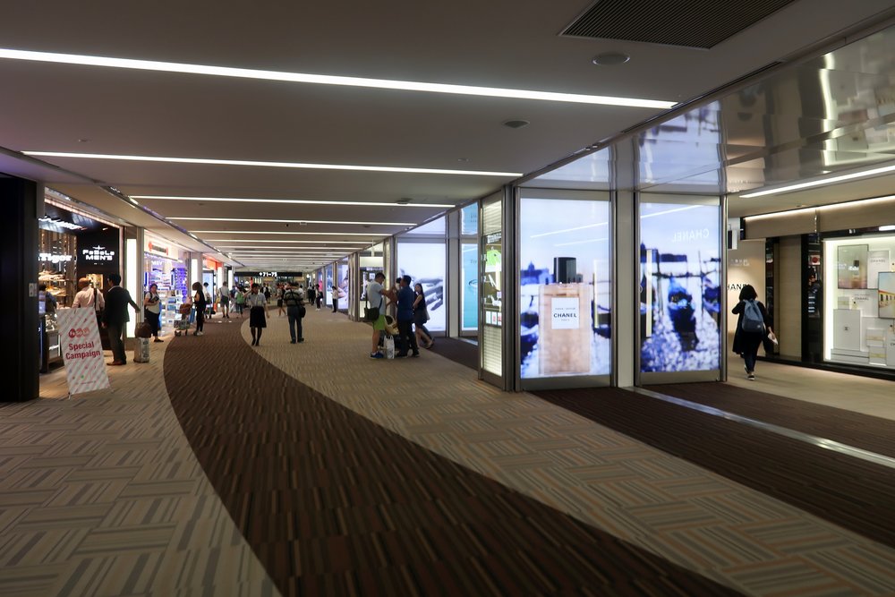 Shops at Terminal 2 Narita International Airport / Photo Credit: Wpcpey on Wikimedia Commons