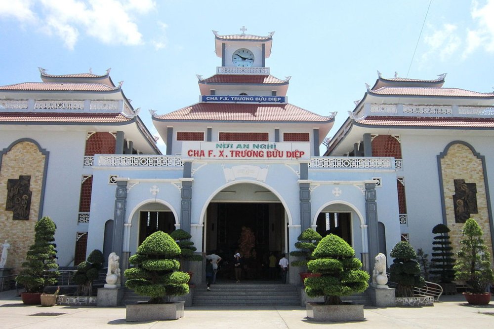 Viếng Cha Diệp Và Mẹ Nam Hải - Địa Điểm Hành Hương Xứ Bạc Liêu