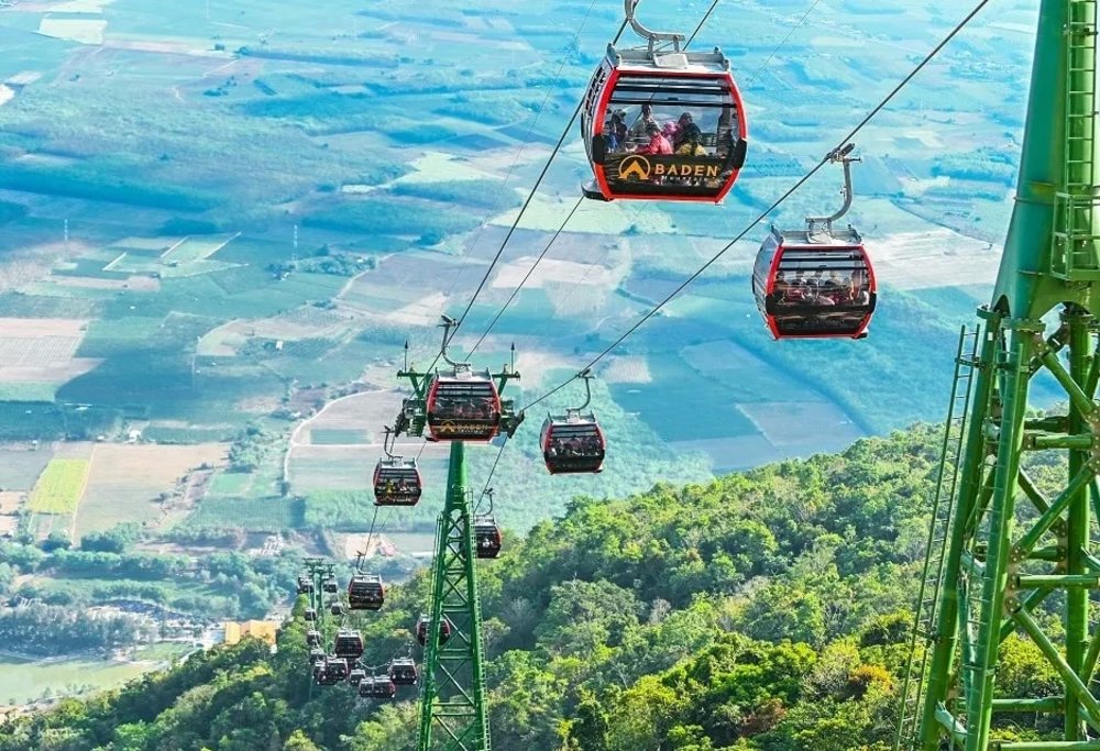 09h00 – Lên Chùa Bà Hành Hương & Khám Phá Di Tích Tâm Linh