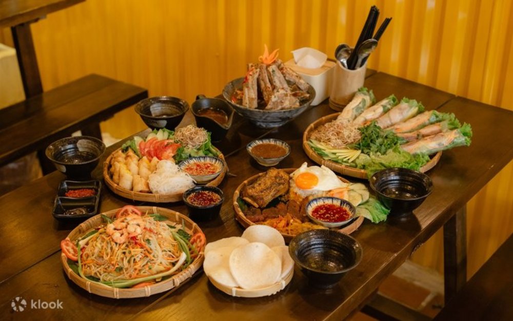 12h00 – Thưởng Thức Ẩm Thực Trên Đỉnh Núi