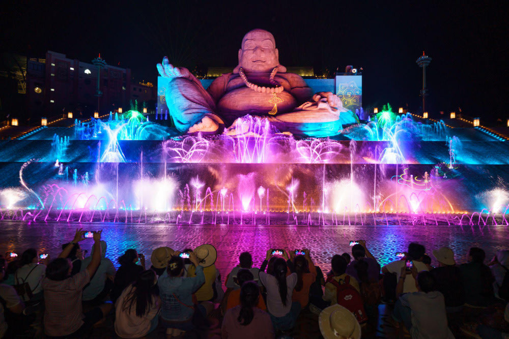 18h00 - 20h00 – Mãn Nhãn Với Show Nhạc Nước Công Nghệ Cao