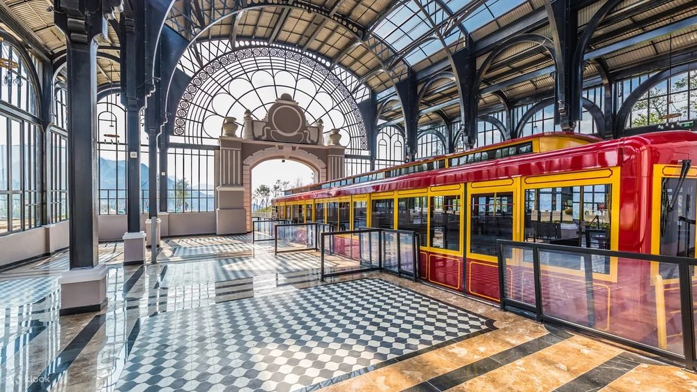 08:00 – 08:15: Di Chuyển Đến Sun Plaza Và Mua Vé