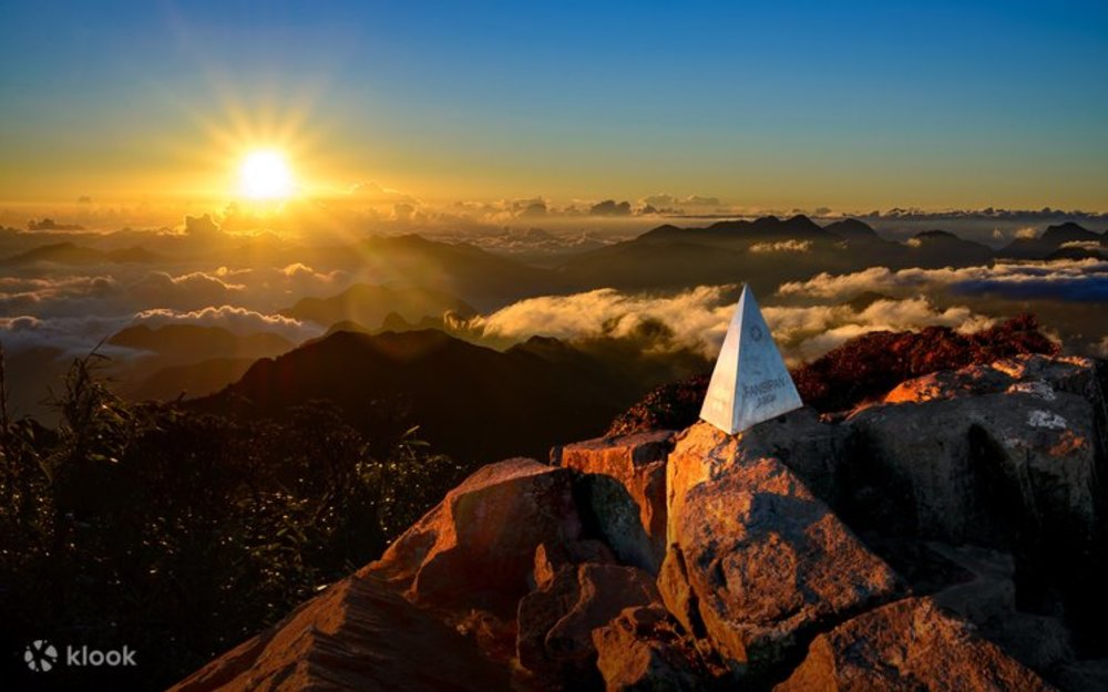 09:15 – 11:00: Chạm Tay Vào Đỉnh Fansipan 3.143m