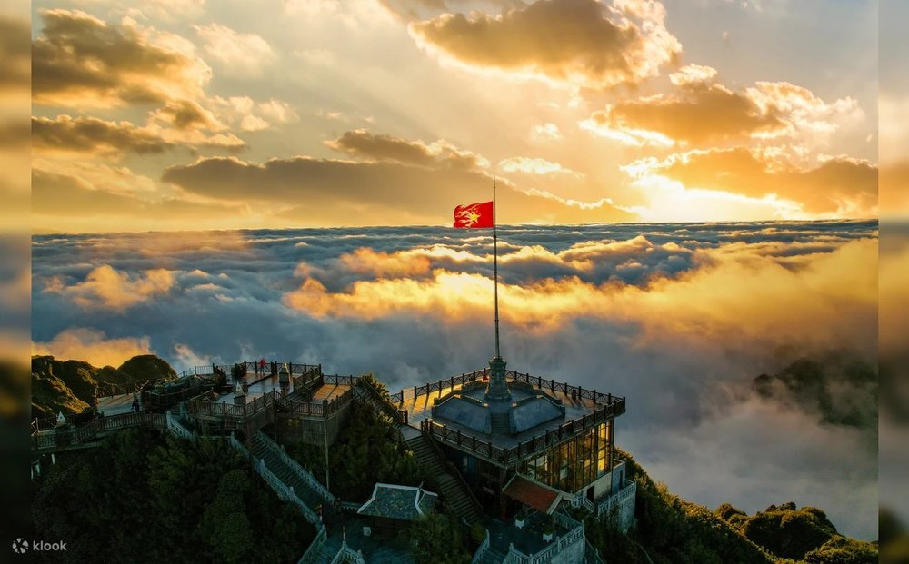 09:15 – 11:00: Chạm Tay Vào Đỉnh Fansipan 3.143m