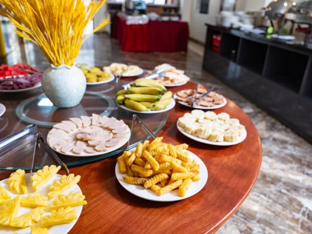 11:45 – 12:30: Ăn Trưa Tại Nhà Hàng Đỗ Quyên