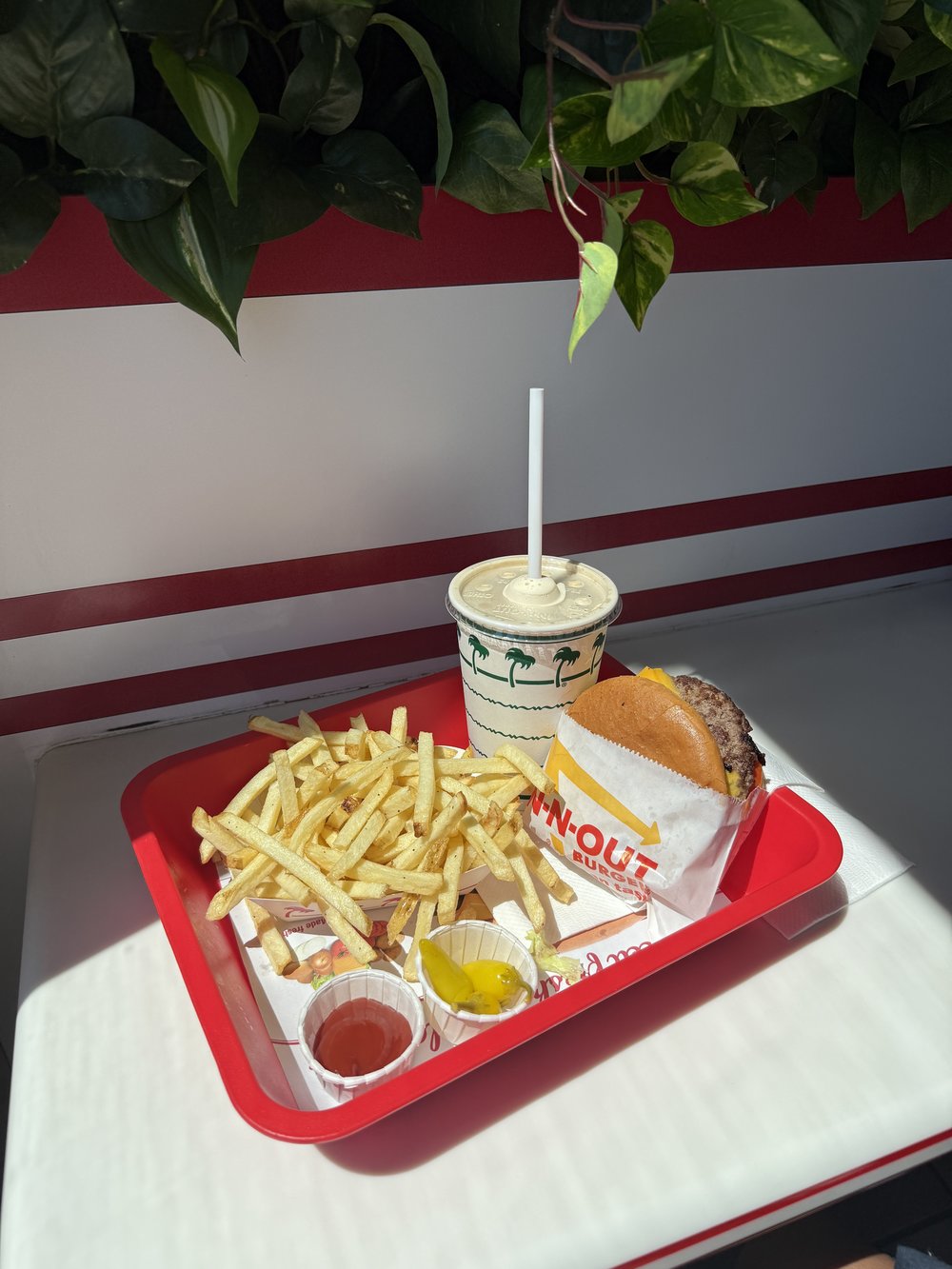 3 Day Los Angeles Itinerary - In-N-Out Burger
