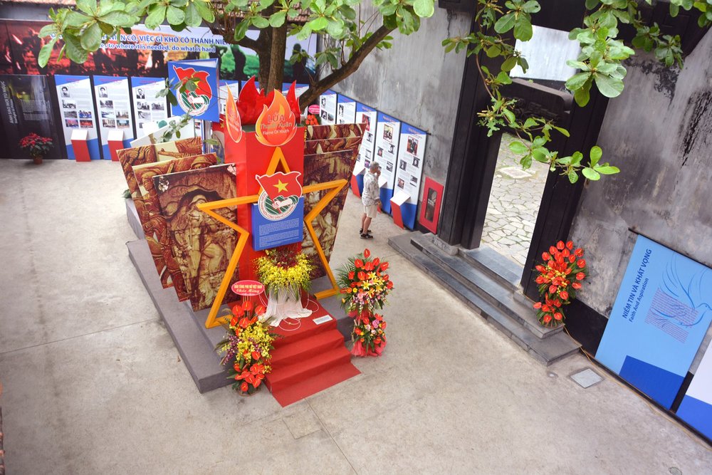 Kiến Trúc Tổng Thể và Hệ Thống Phòng Thủ