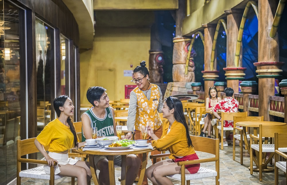 12h00 – 13h00: Nghỉ Trưa Và Nạp Năng Lượng Tại Khu Ẩm Thực