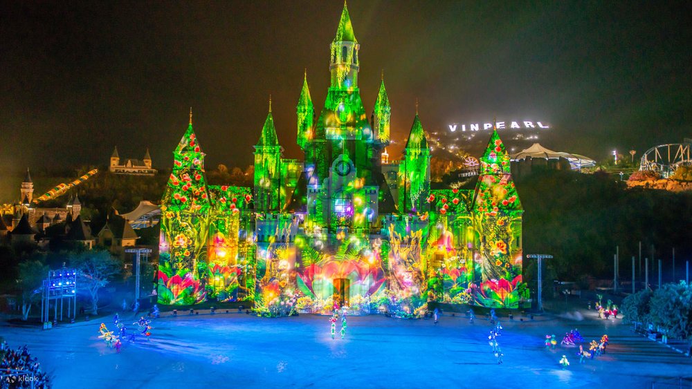 17h00 – 18h30: Mua Sắm Và Nghỉ Ngơi Trước Các Tiết Mục Diễn Buổi Tối