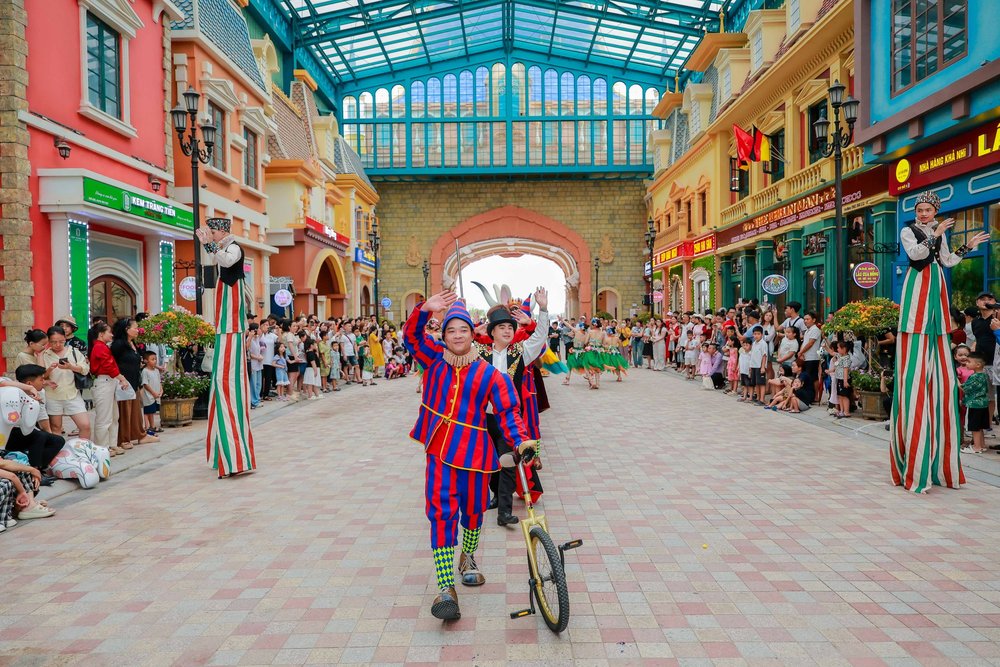 Đại Lộ Hoàng Gia – Phố Ẩm Thực Và Mua Sắm Phong Cách Châu Âu