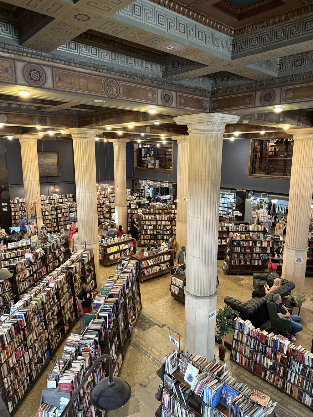 Los Angeles Itinerary for First Timers - The Last Bookstore